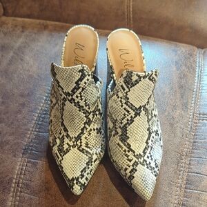 Snakeskin Patterned Mules In Black And Cream. Size 6
